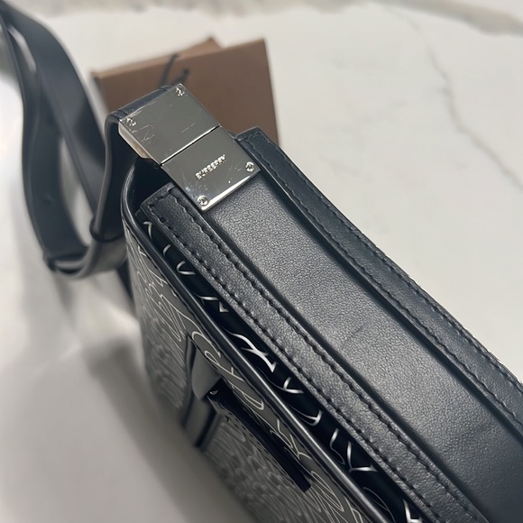 Burberry - Picture 5 of 12